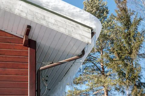 House rooftop with icicles Stockfoto's