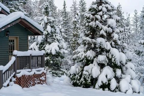 House in Snow Stock Photos