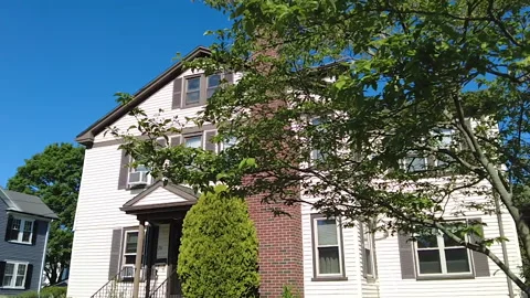 HOUSE IN SUMMER Stock Footage 195522002