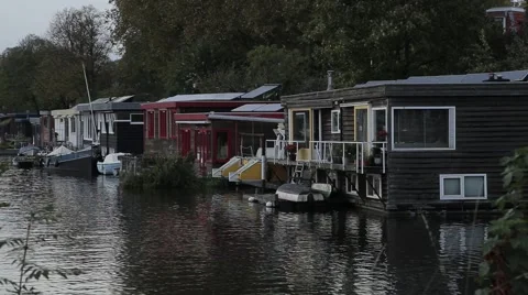 Houseboats on the River Stockbeeldmateriaal 43074149