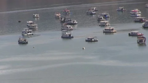 Houseboats sit empty during vacation time Vídeo Stock 51314228