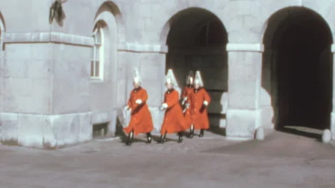 Household Cavalry Life Guards Marching at Horse Guards Whitehall London 1960s Vidéo 348922964
