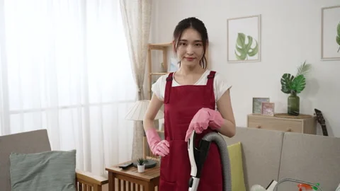 Housewife posing and smiling at camera Stock-Footage 220729381