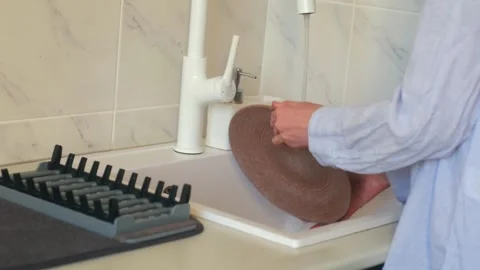 Housewife washes up big dish using sponge in modern kitchen Stock-Footage 312986950