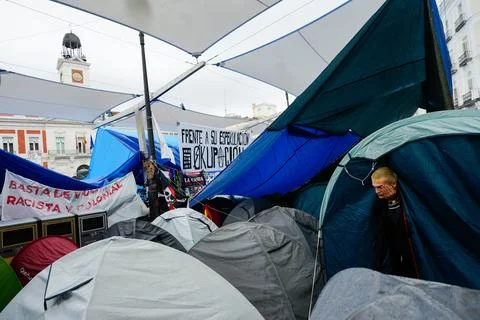 Housing crisis protests continue in Spain after parliament rejects emergency mea Stock Photos
