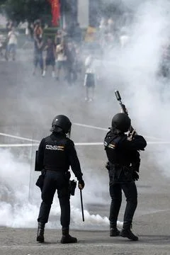 Housing crisis protests continue in Spain after parliament rejects emergency mea Stock Photos