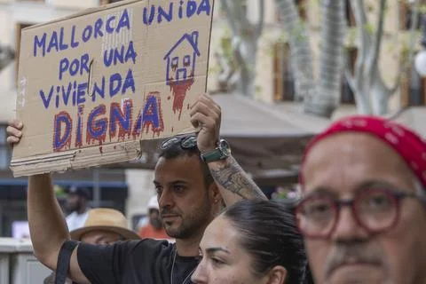 Housing crisis protests continue in Spain after parliament rejects emergency mea Stock Photos
