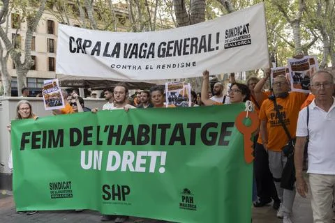 Housing crisis protests continue in Spain after parliament rejects emergency mea Stock Photos