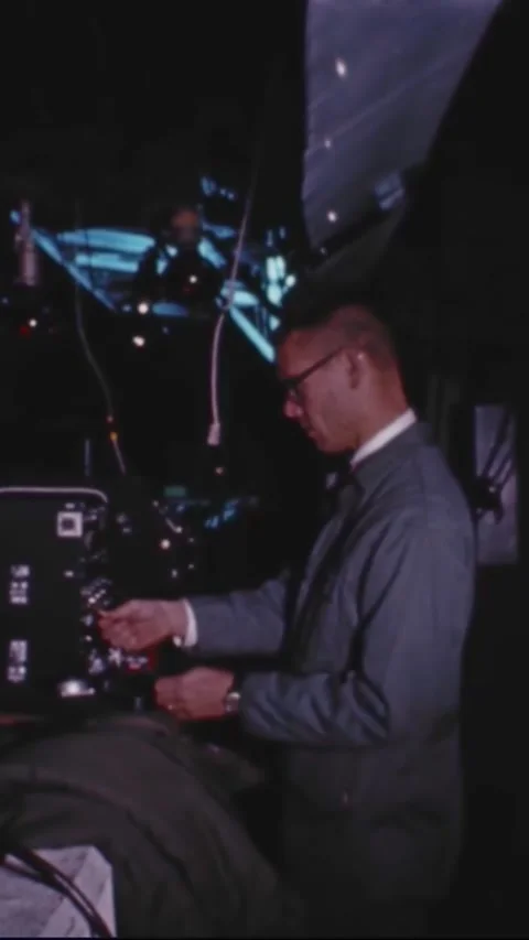 HOUSTON - 1963 - A drop test is conducted at NASA's Manned Spacecraft Center Stockbeeldmateriaal 342897129