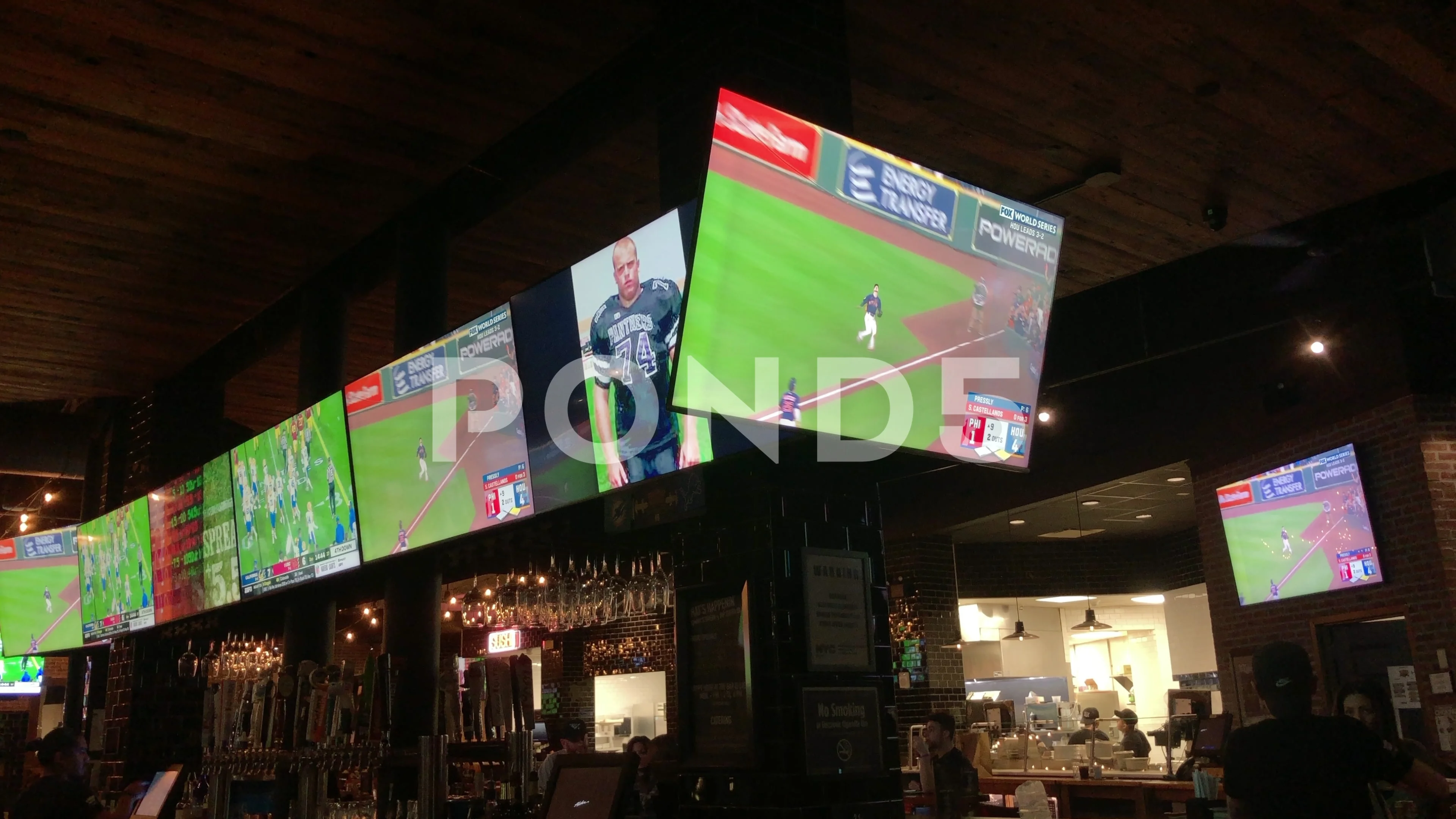 August 23, 2015: Houston Astros mascot orbit waves the victory