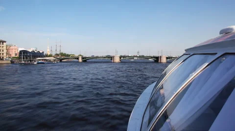 Hovercraft floating rapidly under Brokerage bridge on Neva River in direction of Video stock 3175031