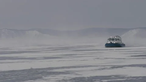 Hovercraft on the ice of Lake Baikal Vídeos de archivo 150634928