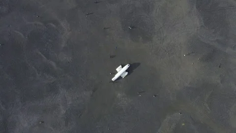 Hovering over abandoned DC3 at Solheimasandur beach in Iceland Video stock 83876097