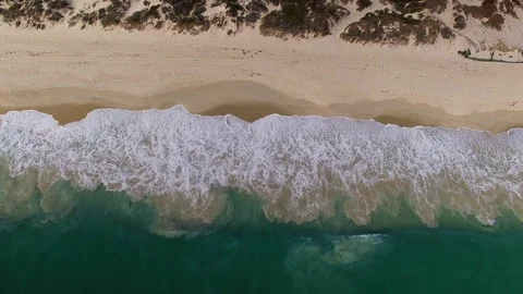 Hovering over blue ocean sandy beach Vídeo Stock 108039059
