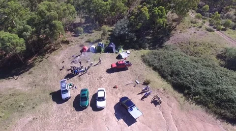 Hovering Shot Over Campsite Vidéo 61694152