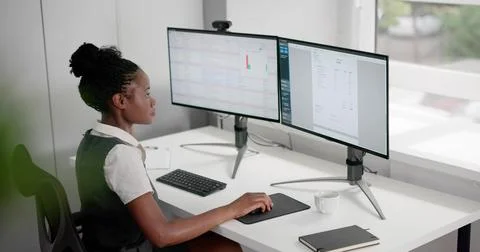 How The Billing Manager Audits Payroll Codes Using Computer Foto stock
