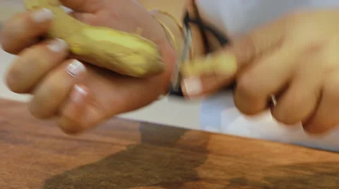 How to chop ginger - Grilled Chicken Kebabs with yogurt Video stock 68755088