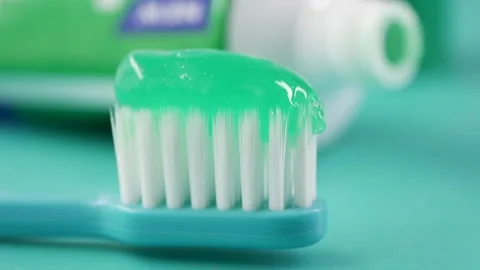 How to clean teeth with toothpaste and toothbrush Stock-Footage 343658723