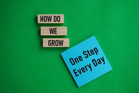 HOW DO WE GROW ONE STEP EVERY DAY. Motivational quotes. Self-inspiration 库存照片