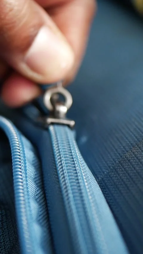 How to fix a zipper on a bag or a jacket 스톡 동영상 337809027
