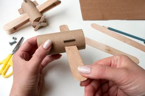 How to make airplane. Hand made toy,zero waste from toilet paper roll and pop Foto stock