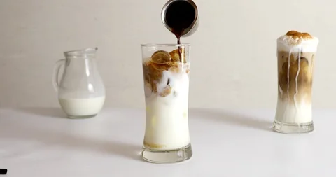 How to make iced cafe latte against iced cappuccino Stock Footage 108983723