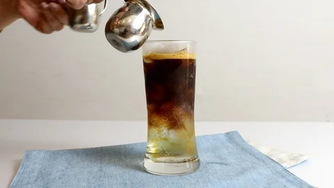 How to make iced long black coffee Stock Footage 109322194