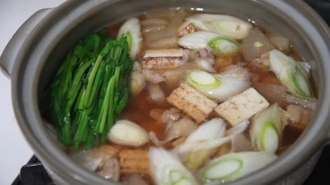 How to make a pot of chicken and radish Stock Footage 304561947