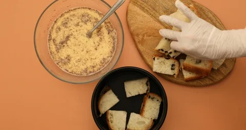 How to making bread pudding ( french toast) with egg and milk Video stock 128871872