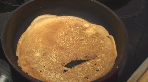 How to prepare pancakes Vídeos de archivo 25596491