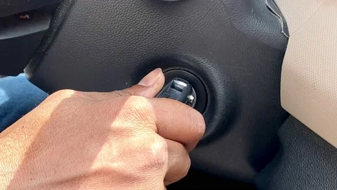 How to start a manual key start engine Video stock 225308279