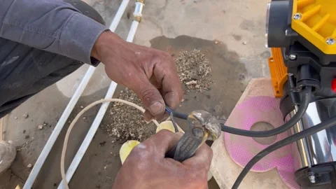 How to Strip and Prepare Wires for Water Pump Installation 스톡 동영상 345611833