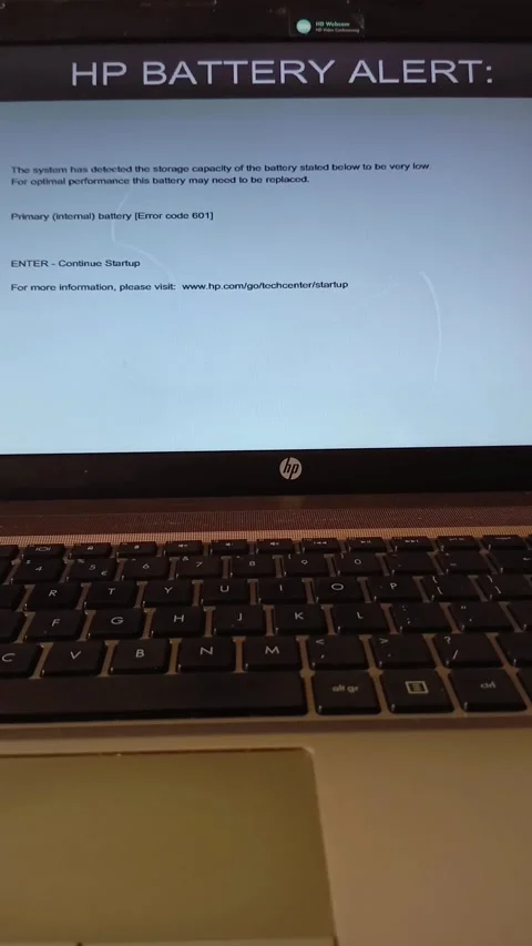 Hp Laptop displaying battery alert message. Stock Footage 314756924