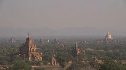 Htilominlo temple in foreground Stock Footage 114985064