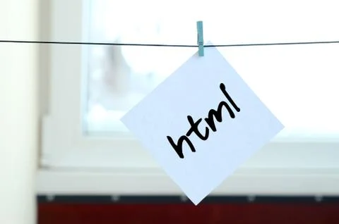 Html. Note is written on a white sticker that hangs with a clothespin on a ro 스톡 사진