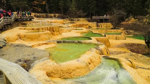 Huanglong Mountain With Beautiful Nature Calcification pool In Sichuan, China Stockbeeldmateriaal 70292004