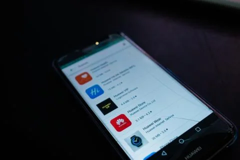 Huawei store application close up on smartphone screen. Foto stock