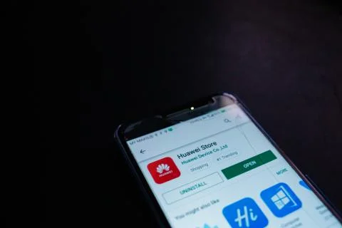 Huawei store application close up on smartphone screen. Foto stock