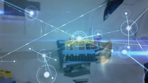 HUD appearing over tubes, lab tech holding blue rack while node network Vidéo 334177962
