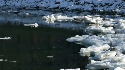 Hudson River Ice Front during the day in Brooklyn Stock Footage 59797709