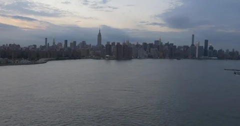 Hudson River reverse fly over Vídeos de archivo 107240675