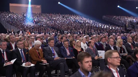 Huge audience listens to the speaker. Stock Footage 80914370
