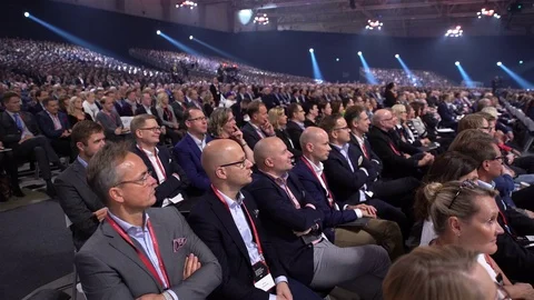 Huge audience listens to the speaker. Stock Footage 80914747