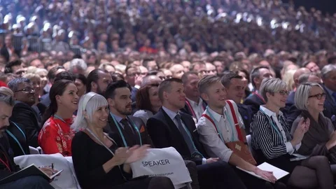 Huge audience listens to the speaker. Stock Footage 80918575