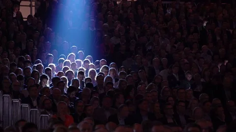 Huge audience listens to the speaker. Stock Footage 80924423