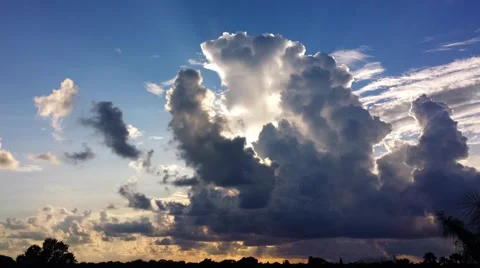 A huge, backlit distant storm cloud at sunset (2160p 25fps) Video stock 68331997
