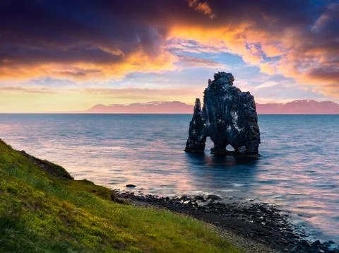 Huge basalt stack Hvtserkur on the eastern shore of the Vatnsnes peninsula. 스톡 사진