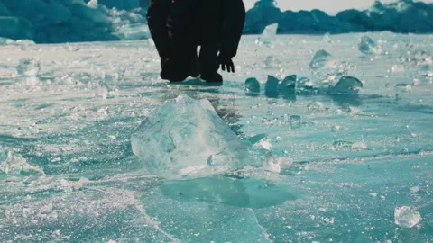 A huge chunk of ice rolls across the icy Lake Baikal 動画素材 170760828