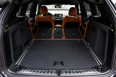 Huge, clean and empty car trunk in interior of compact suv. Rear view of a SU Foto stock