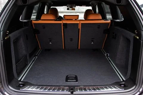 Huge, clean and empty car trunk in interior of compact suv. Rear view of a SU Foto stock